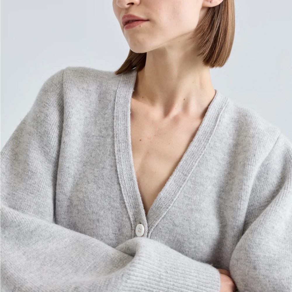 Almina Concept V Neck Sweater — light gray M